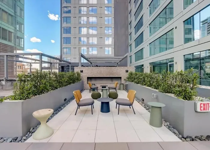Apartment Boulevard Highrise Stu Sky Pool Parking Gym 20 *